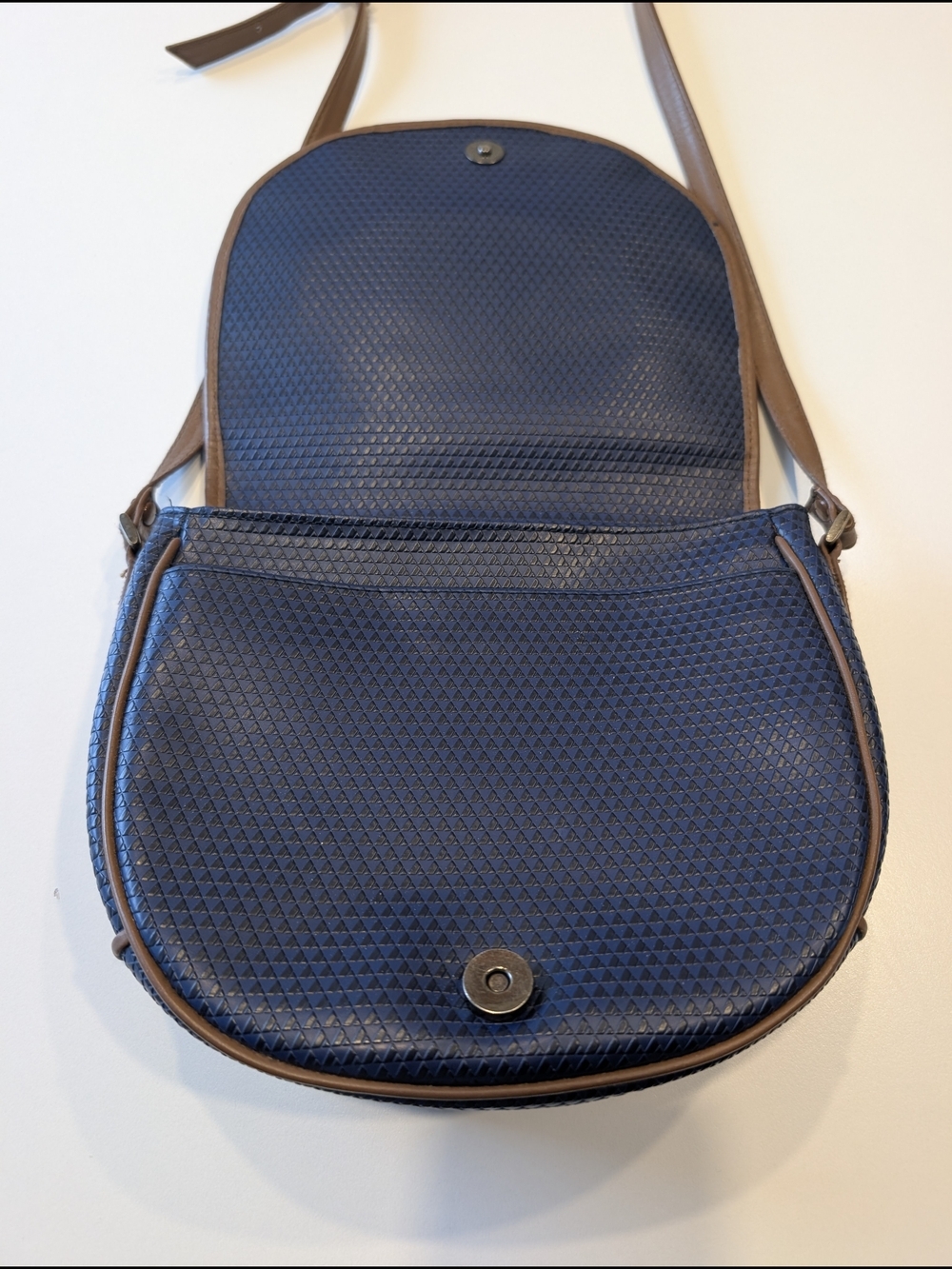 Vintage 80s Liz Claiborne Navy Blue Geometric Crossbody Saddle Bag - Picture 6 of 12